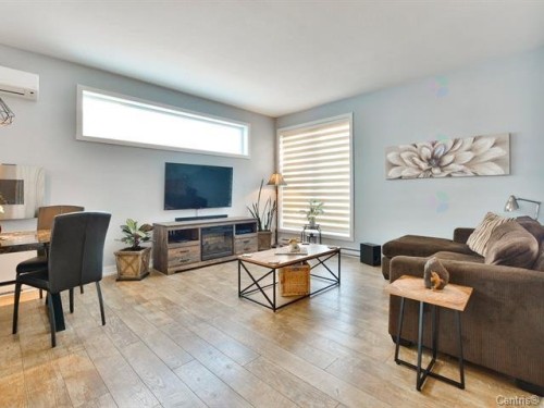 Living Room - 256 Rue Séraphin-Bouc, Sainte-Anne-Des-Plaines, QC - Indoor Photo Showing Living Room