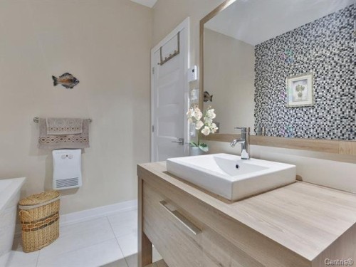 Bathroom - 256 Rue Séraphin-Bouc, Sainte-Anne-Des-Plaines, QC - Indoor Photo Showing Bathroom