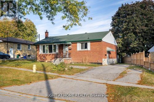 322 JASPER AVENUE  Oshawa (Lakeview), ON L1J 1L5