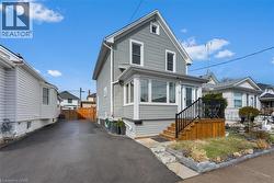 33 RICHMOND Avenue St. Catharines, ON L2R 3W6