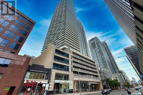 2211 - 2221 YONGE STREET  Toronto, ON M4S 0B8