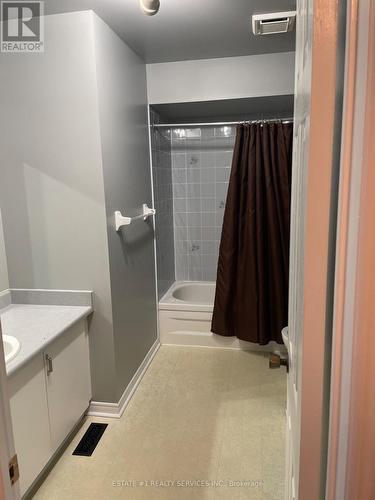 2943 Gulfstream Way, Mississauga, ON - Indoor Photo Showing Bathroom