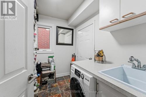 6074 Leeside Crescent, Mississauga, ON - Indoor Photo Showing Laundry Room