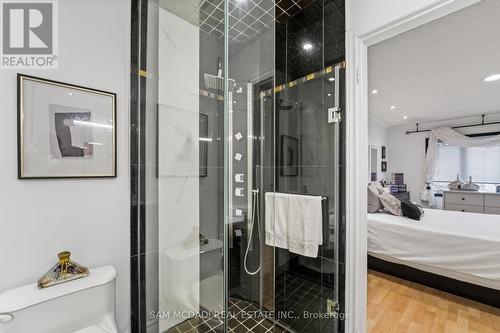 6074 Leeside Crescent, Mississauga, ON - Indoor Photo Showing Bathroom