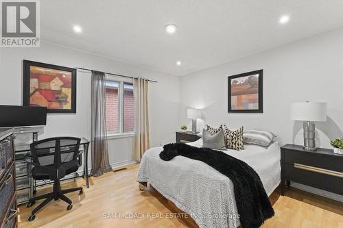 6074 Leeside Crescent, Mississauga, ON - Indoor Photo Showing Bedroom