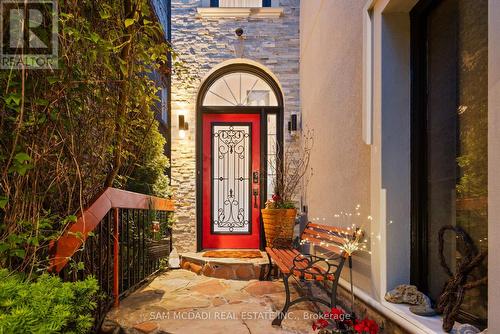 6074 Leeside Crescent, Mississauga, ON - Outdoor