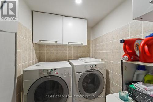 6074 Leeside Crescent, Mississauga, ON - Indoor Photo Showing Laundry Room