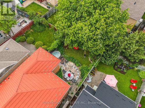 6074 Leeside Crescent, Mississauga, ON - Outdoor