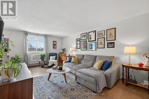 405 - 440 Central Avenue, London East (East F), ON - Indoor Photo Showing Living Room