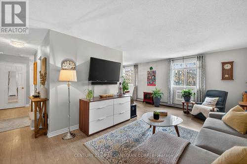405 - 440 Central Avenue, London East (East F), ON - Indoor Photo Showing Living Room