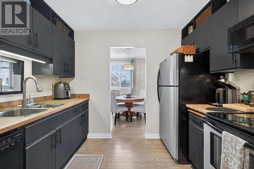 405 - 440 Central Avenue, London East (East F), ON - Indoor Photo Showing Kitchen With Double Sink
