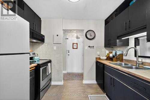 405 - 440 Central Avenue, London East (East F), ON - Indoor Photo Showing Kitchen With Double Sink