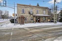 61 PEARL STREET E  Brockville, ON K6V 1P6