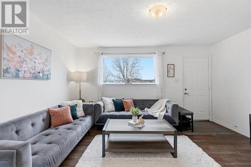 146 Bennett Street E, Goderich (Goderich (Town)), ON - Indoor Photo Showing Living Room