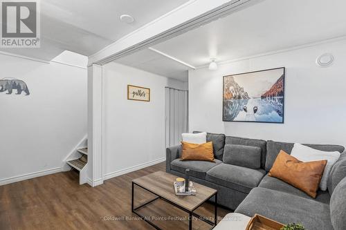 146 Bennett Street E, Goderich (Goderich (Town)), ON - Indoor Photo Showing Living Room