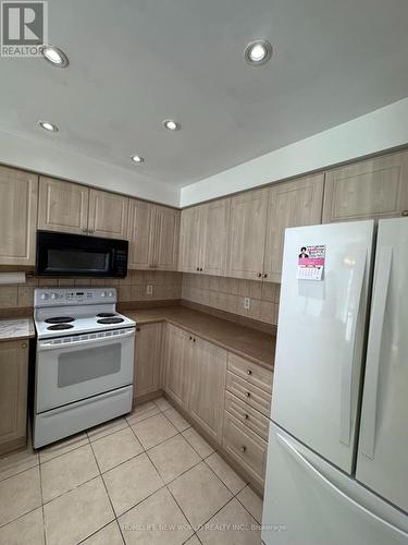 103 Cadillac Crescent, Brampton, ON - Indoor Photo Showing Kitchen