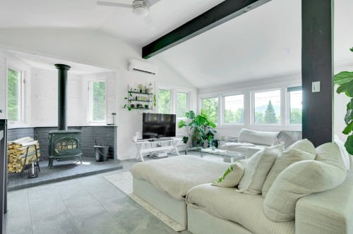 Salon - 1515 Rue De La Vallée, Sainte-Adèle, QC - Indoor Photo Showing Living Room