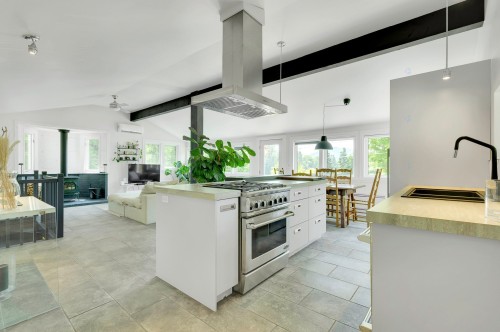 Vue d'ensemble - 1515 Rue De La Vallée, Sainte-Adèle, QC - Indoor Photo Showing Kitchen