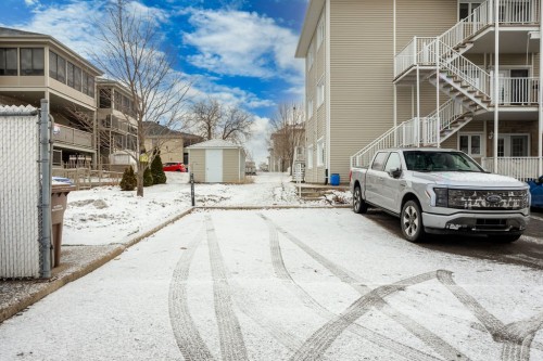 Parking - 4-132 Rue Prince, Châteauguay, QC - Outdoor