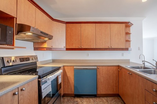 Kitchen - 4-132 Rue Prince, Châteauguay, QC - Indoor Photo Showing Kitchen With Double Sink