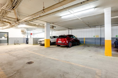 Garage - 204-30 Boul. Quinn, Longueuil (Le Vieux-Longueuil), QC - Indoor Photo Showing Garage