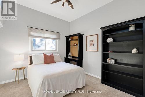 2063 Cavendish Drive, Burlington, ON - Indoor Photo Showing Bedroom