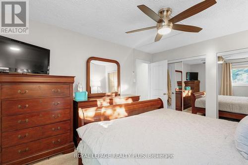 2063 Cavendish Drive, Burlington, ON - Indoor Photo Showing Bedroom