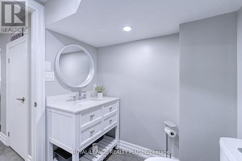 2063 Cavendish Drive, Burlington, ON - Indoor Photo Showing Bathroom