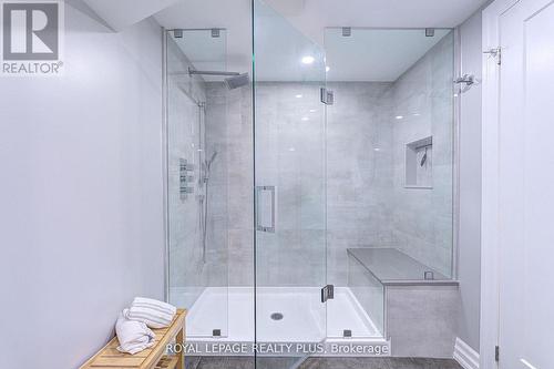 2063 Cavendish Drive, Burlington, ON - Indoor Photo Showing Bathroom