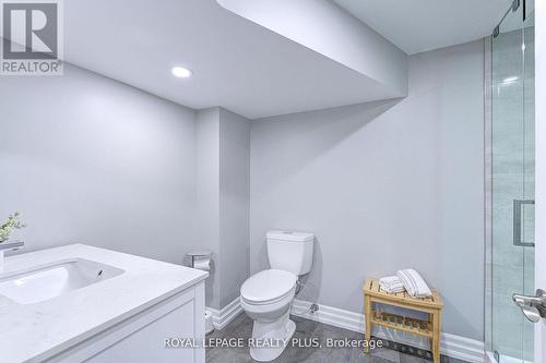 2063 Cavendish Drive, Burlington, ON - Indoor Photo Showing Bathroom