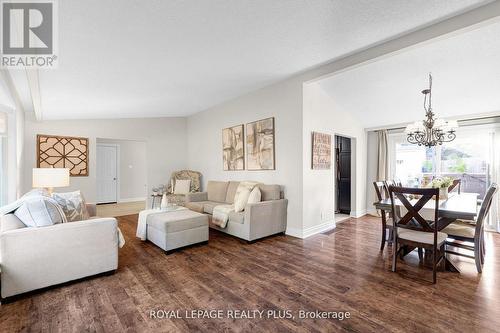 2063 Cavendish Drive, Burlington, ON - Indoor Photo Showing Living Room