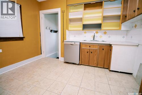 105 28Th Street, Saskatoon, SK - Indoor Photo Showing Kitchen