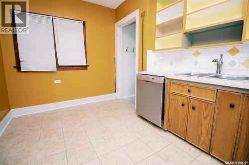 105 28Th Street, Saskatoon, SK - Indoor Photo Showing Kitchen With Double Sink