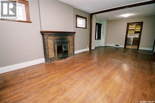 105 28Th Street, Saskatoon, SK - Indoor Photo Showing Living Room With Fireplace