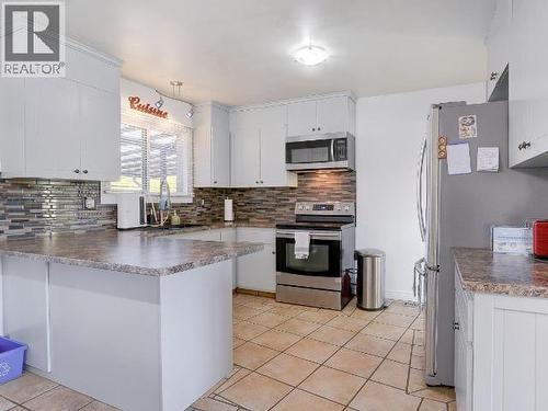 1334 Hook Drive, Kamloops, BC - Indoor Photo Showing Kitchen
