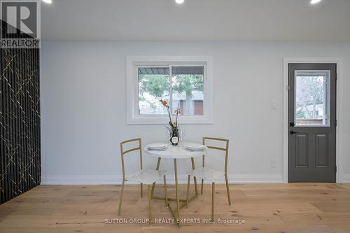 1484 Moss Glen Road, Burlington, ON - Indoor Photo Showing Dining Room