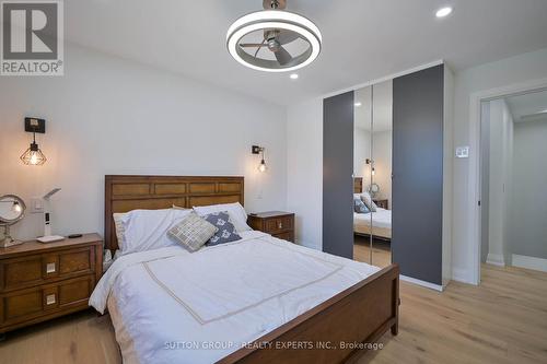 1484 Moss Glen Road, Burlington, ON - Indoor Photo Showing Bedroom
