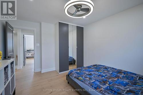 1484 Moss Glen Road, Burlington, ON - Indoor Photo Showing Bedroom