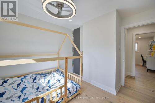 1484 Moss Glen Road, Burlington, ON - Indoor Photo Showing Bedroom