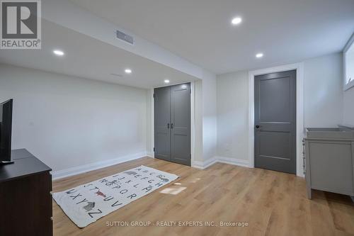 1484 Moss Glen Road, Burlington, ON - Indoor Photo Showing Other Room