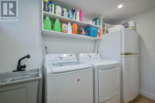 1484 Moss Glen Road, Burlington, ON - Indoor Photo Showing Laundry Room
