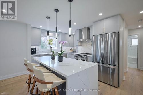 1484 Moss Glen Road, Burlington, ON - Indoor Photo Showing Kitchen With Upgraded Kitchen