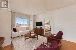 902 - 810 SCOLLARD COURT  Mississauga, ON L5V 0A4