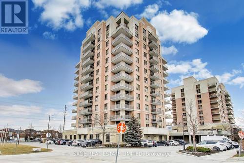 902 - 810 SCOLLARD COURT  Mississauga, ON L5V 0A4