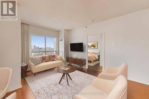 902 - 810 SCOLLARD COURT  Mississauga, ON L5V 0A4
