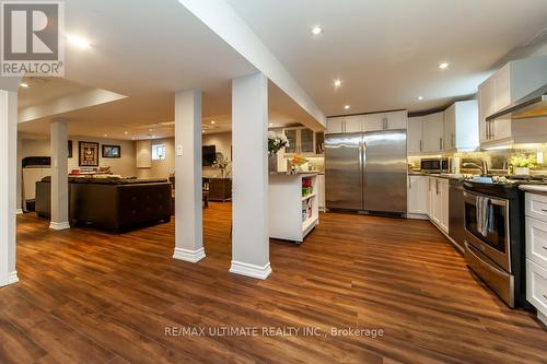 2589 Trident Avenue, Mississauga, ON - Indoor Photo Showing Kitchen With Upgraded Kitchen