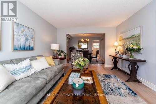 2589 Trident Avenue, Mississauga, ON - Indoor Photo Showing Living Room