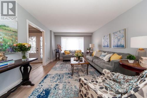 2589 Trident Avenue, Mississauga, ON - Indoor Photo Showing Living Room