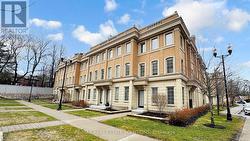 5 - 30 HARGRAVE LANE  Toronto, ON M4N 0A4