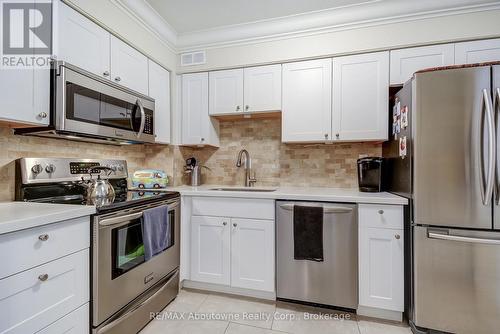 401 - 212 Kerr Street, Oakville (Co Central), ON - Indoor Photo Showing Kitchen